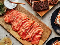 Photo de la Recette: Gravlax de Saumon au Gin Québécois