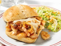 Photo de la Recette: Sandwich BBQ aux Poitrines de Poulet Tranchées, Assaisonnées et Rôties au Four