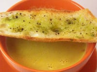 Photo de la Recette: Soupe Froide de Mangue et Croutons Pesto