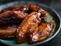 Photo de la Recette: Ailes de Poulet au Bourbon et Sirop D’érable