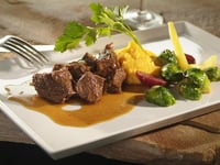 Photo de la Recette: CUBES DE VEAU DE GRAIN DU QUÉBEC BRAISÉS AU MIEL ET AU CURRY