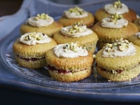 Photo de la Recette: Cupcakes Amandes-Framboise, Glaçage au Beurre de Cajou {sans gluten ni lactose}