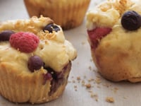 Photo de la Recette: Muffins aux Petits Fruits, au Chocolat Blanc et à L’érable