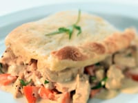 Photo de la Recette: PÂTÉ À LA DINDE AVEC CROÛTE AU OKA CLASSIQUE