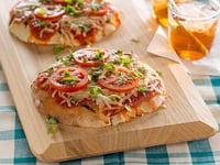 Photo de la Recette: Pizzas Pitas à la Tomate et au Basilic sur le Gril