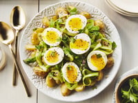 Photo de la Recette: Salade de Pommes de Terre et D’asperges Émincées avec Oeufs à la Coque