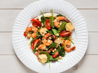 Photo de la Recette: Salade D’épinards aux Crevettes et aux Pois Chiches avec Croûtons