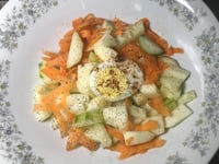 Photo de la Recette: Salade Estivale, Concombre, Pommes et Carottes Sauce aux Pêches