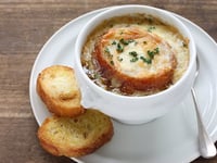 Photo de la Recette: SOUPE À L’OIGNON À LA BIÈRE