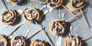 Minibrioches à L’érable et aux Bleuets sur Bâton