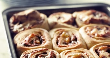 BRIOCHES À LA CANNELLE ET AU FROMAGE RÉSERVE LA PÉRADE