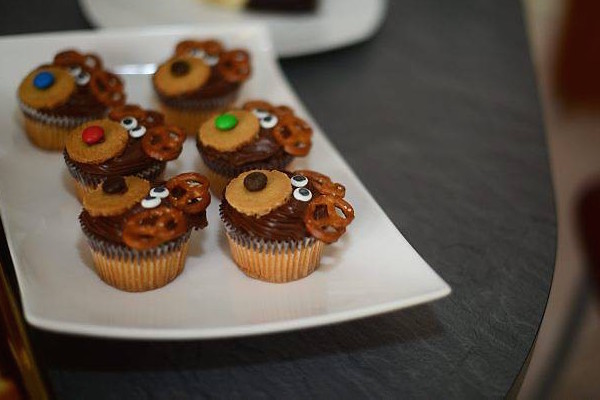 Cupcakes tout chocolat rennes de Noël - Recettes de cuisine Ôdélices