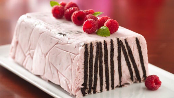 Gâteau au chocolat glaçage framboise/chocolat blanc - Féerie Cake